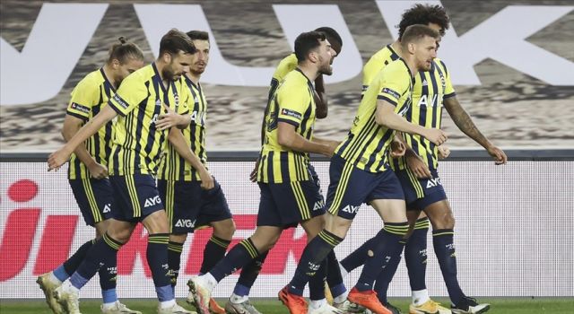 Fenerbahçe Medipol Başakşehir'i 4 golle geçti