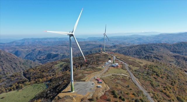 Türkiye'de geçen yıl yenilenebilir enerjiye yaklaşık 7 milyar dolar yatırım yapıldı