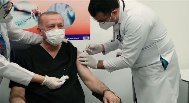 Cumhurbaşkanı Erdoğan’a Kovid-19 aşısının ilk dozu uygulandı