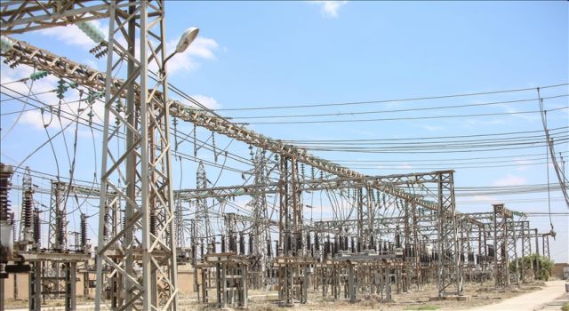Türkiye'den sağlanan elektrik İdlib'i 6 yıl sonra aydınlatmaya başladı