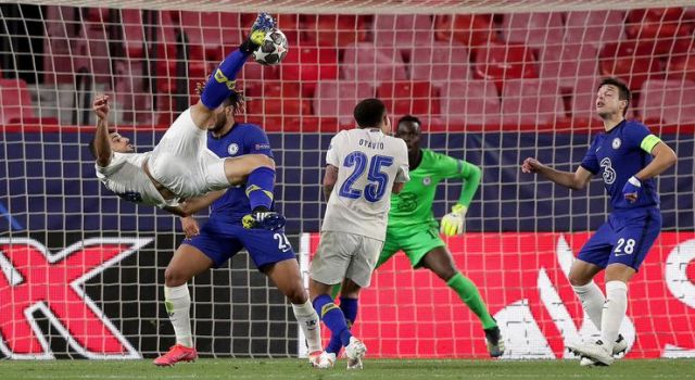 UEFA Şampiyonlar Ligi'nde sezonun en iyi golü Porto'dan Mehdi Taremi'nin röveşatası seçildi