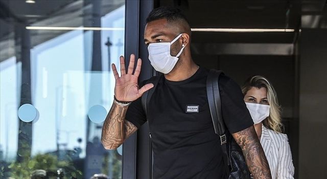 Beşiktaş Brezilyalı futbolcu Alex Teixeira ile sözleşme imzaladı