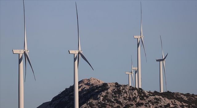 Bakan Dönmez: Rüzgardan elektrik üretimi 10 Kasım'da rekor kırdı