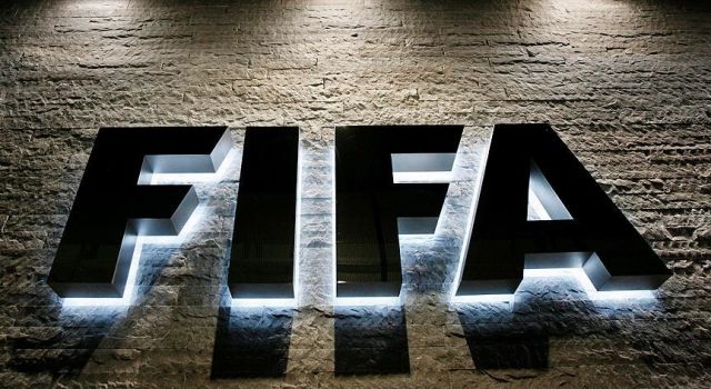 FIFA: Rusya'da maç oynanmayacak, karşılaşmalarda Rusya bayrağı ve marşı kullanılmayacak