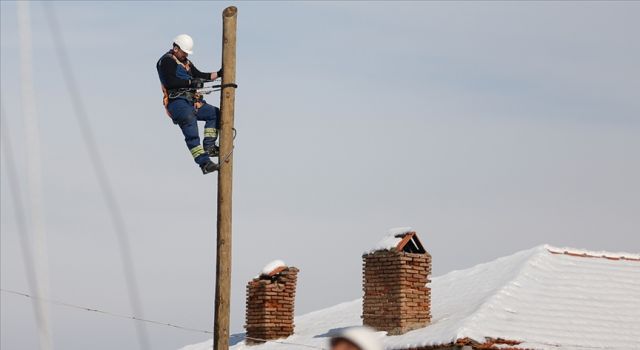 Isparta'nın kalan 7 köyüne de elektrik verildi