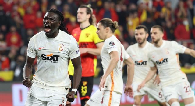 Göztepe'yi 3-2 mağlup eden Galatasaray, ligde 6 maç sonra kazandı