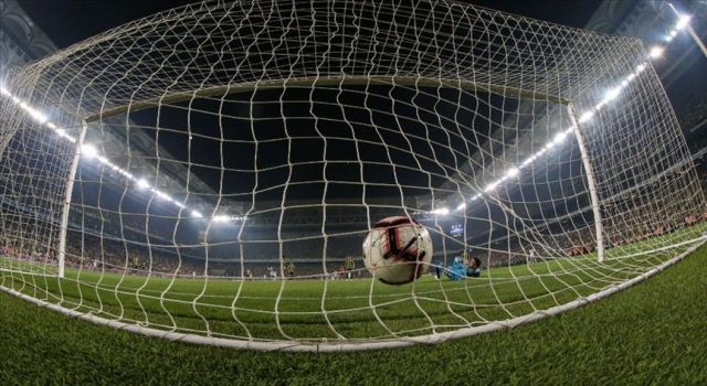 Türkiye'nin futbolda Avrupa kupalarına göndereceği takım sayısı 4'e düştü