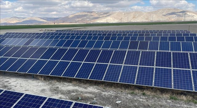 Yeşil enerji kaynaklarının maliyeti "yapısal ve sistematik" olarak düşüyor