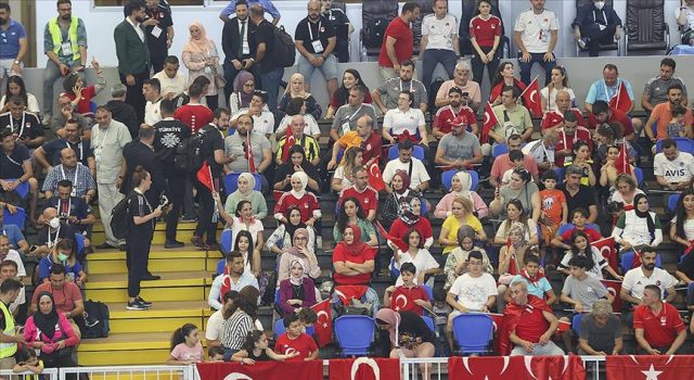 Bakan Kasapoğlu: Akdeniz oyunlarında sporcularımız tarih yazıyorlar