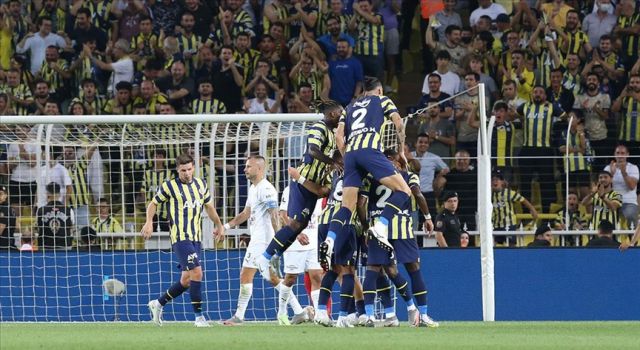 Fenerbahçe tur için avantajı 3 golle aldı