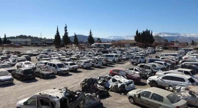 Depremde 1 milyondan fazla araç hasar gördü