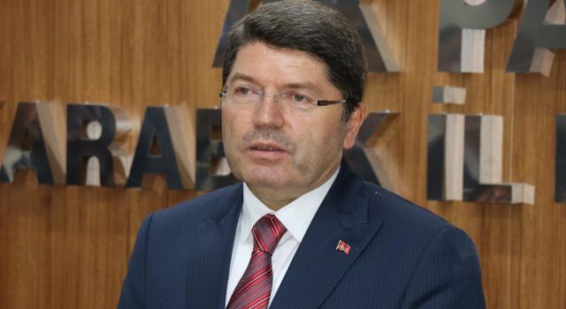 Anayasa'nın darbecilerce yazılması değiştirmek için yeterli sebeptir
