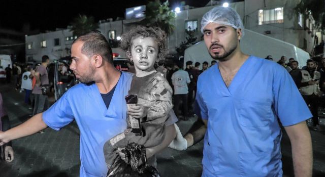 İsrail hastanenin ardından ibadethaneleri hedef aldı