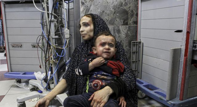 İsrail savaşı sürdürmek için hastane katliamının sorumluluğundan kaçmaya çalışıyor