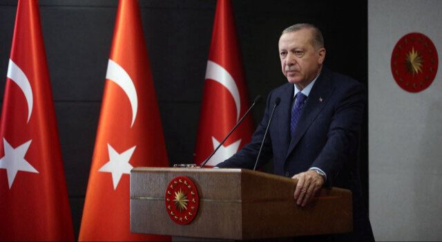 Tarihi bir ana şahitlik ediyoruz