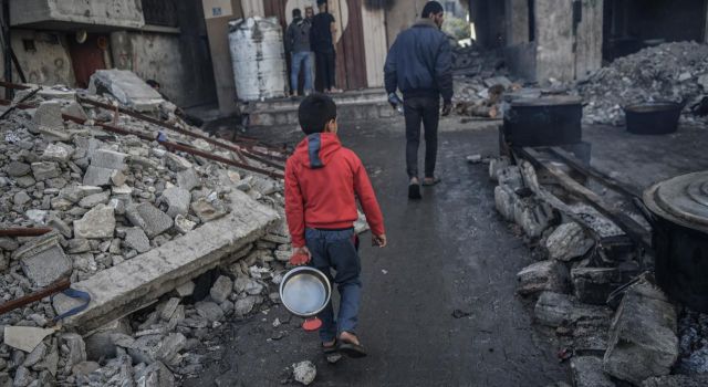 israil'in Gazzelilere karşı açlığı kullanması soykırımdır