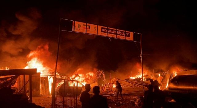 İsrail UAD kararına rağmen Refah'taki saldırılarını genişletiyor