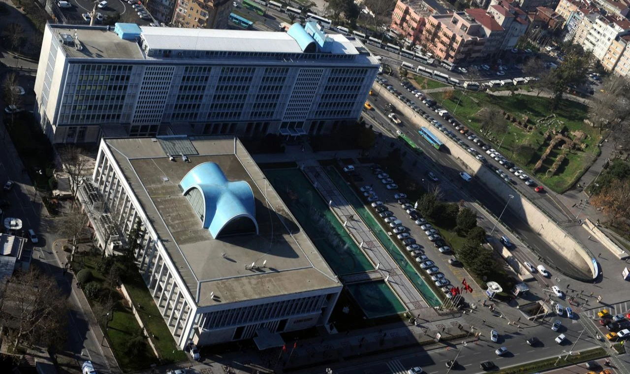 İBB'ye yolsuzluk soruşturmasında 45 şüpheli adliyeye sevk edildi