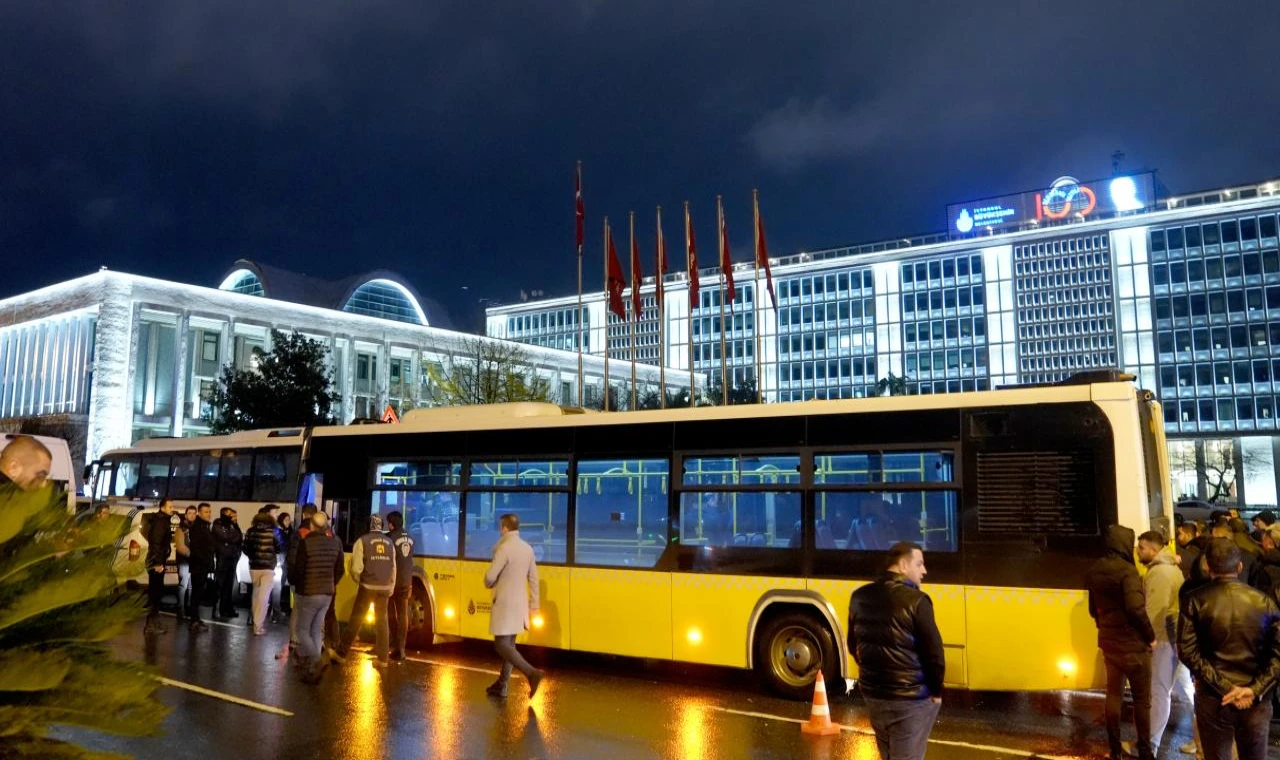 İstanbul'da Özel Halk Otobüsleri kontak kapattı