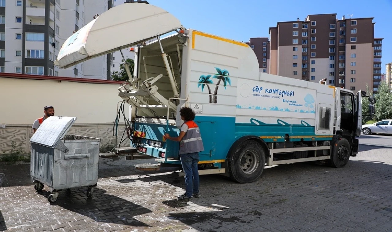 Kayseri Talas’ta konteynerlara parfümlü bakım