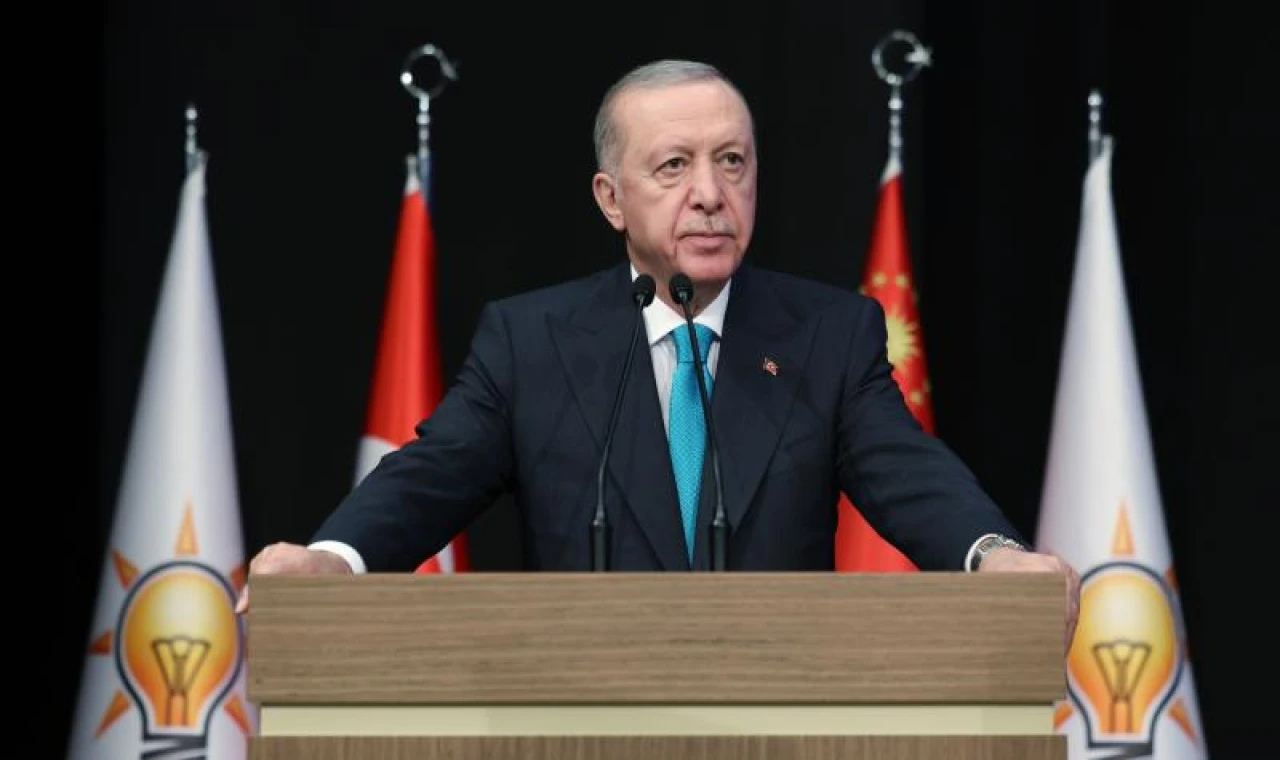Alçak karikatüre sert tepki