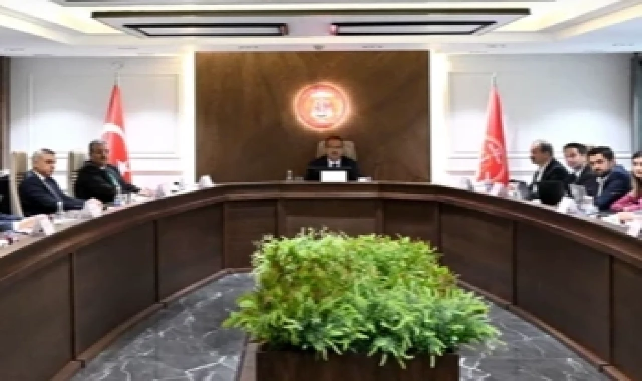 Memur-Sen ve Kamu-Sen’in Hakem Kurulu’ndan çekilmesi şov