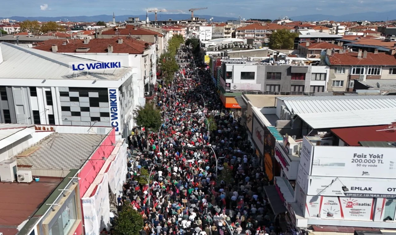 Binlerce kişi Özgür Filistin için yürüdü