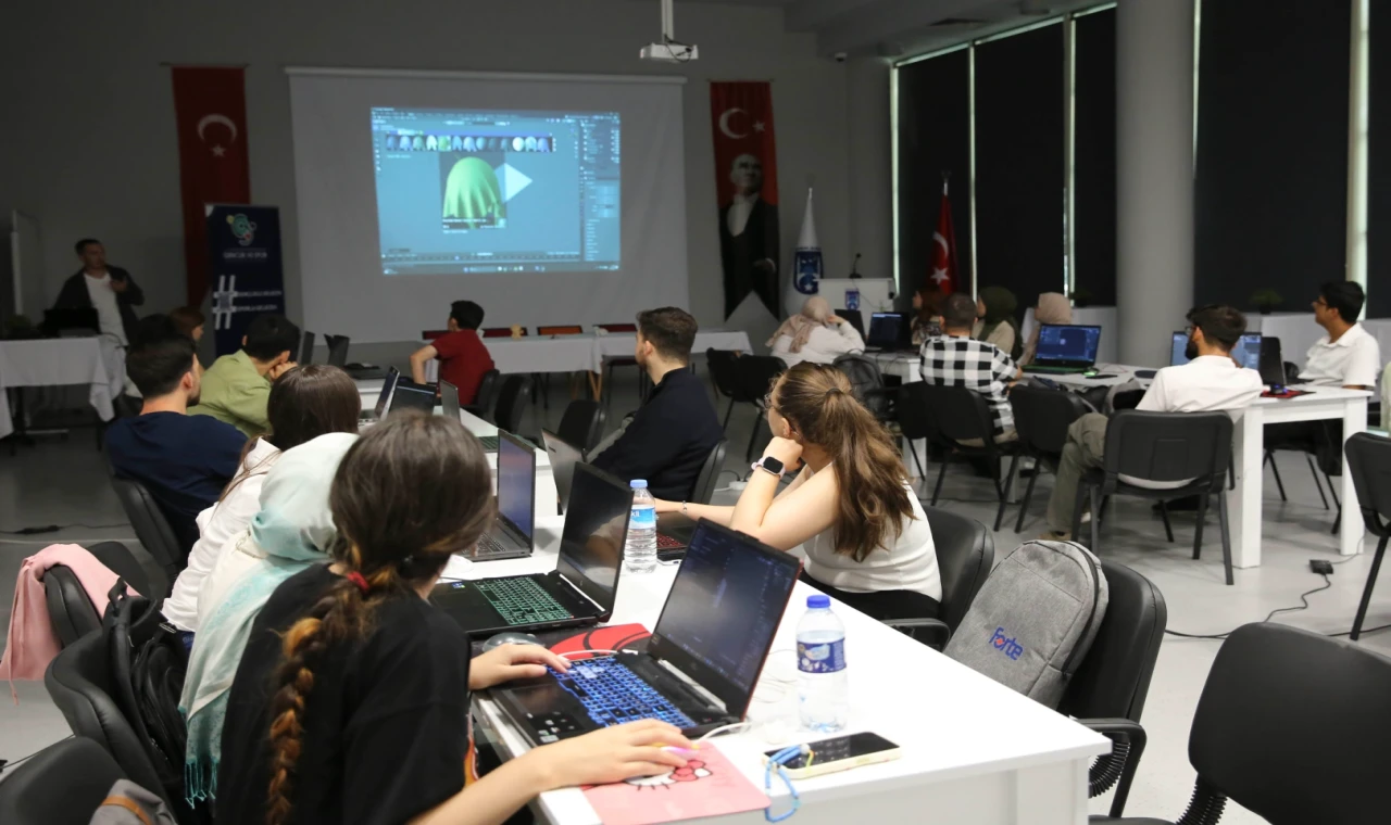 Gençlere ücretsiz 3D modelleme eğitimi