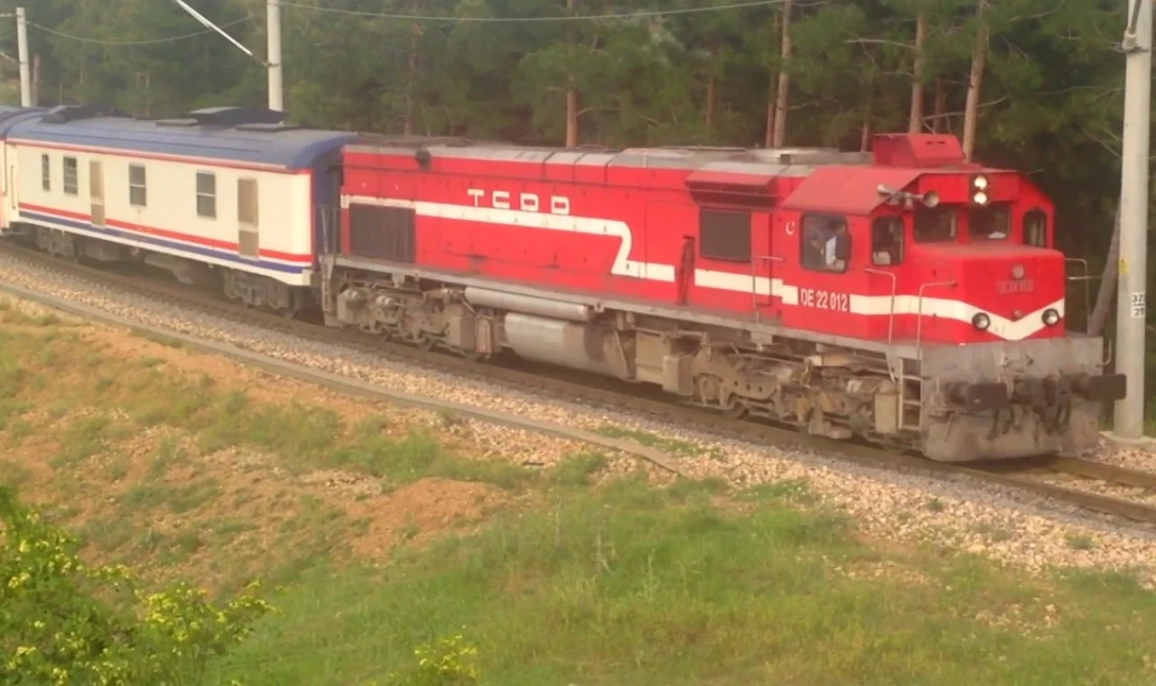 İki hatta tren seferleri 2 yıl durduruluyor!
