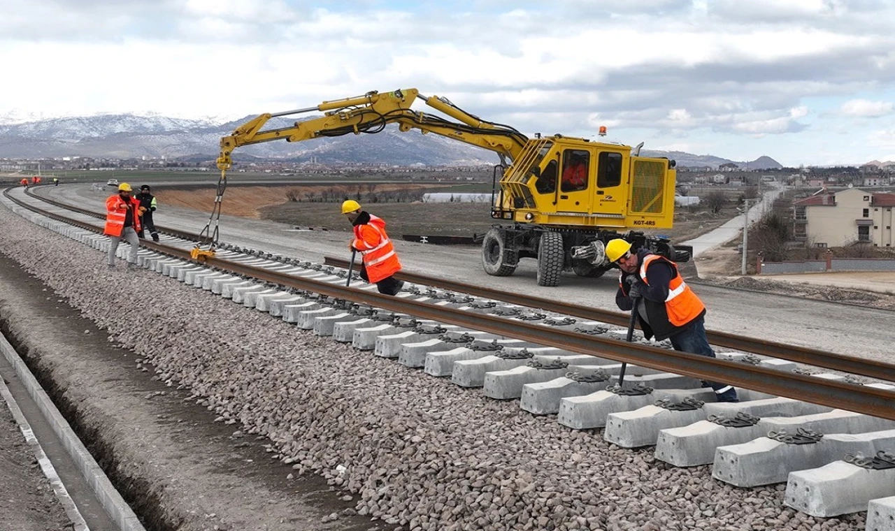 Ankara-İzmir Hızlı Tren hattında hummalı çalışma