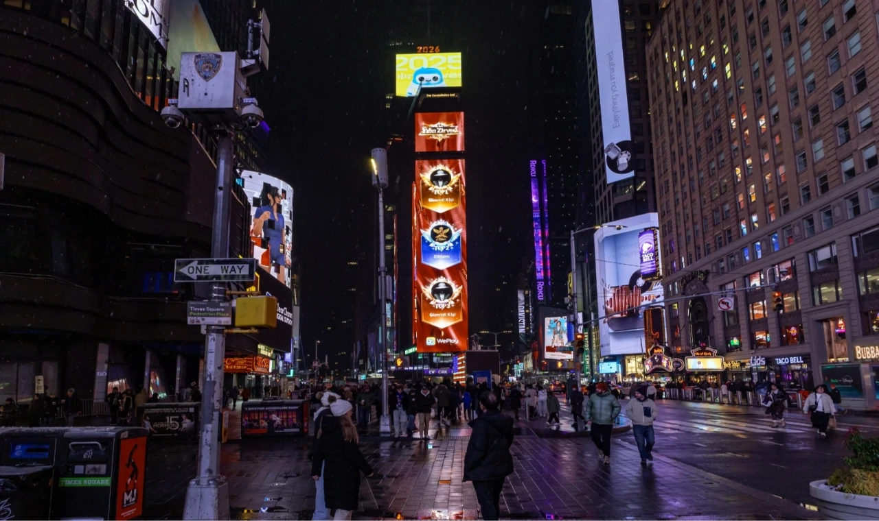 Gençlerin sosyal yaşamları globalleştiğinde: WePlay, Times Meydanı’nı aydınlatıyor