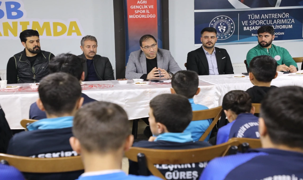 Ağrı’da Sporcu Eğitim Merkezi’nde gençlerle iftar buluşması