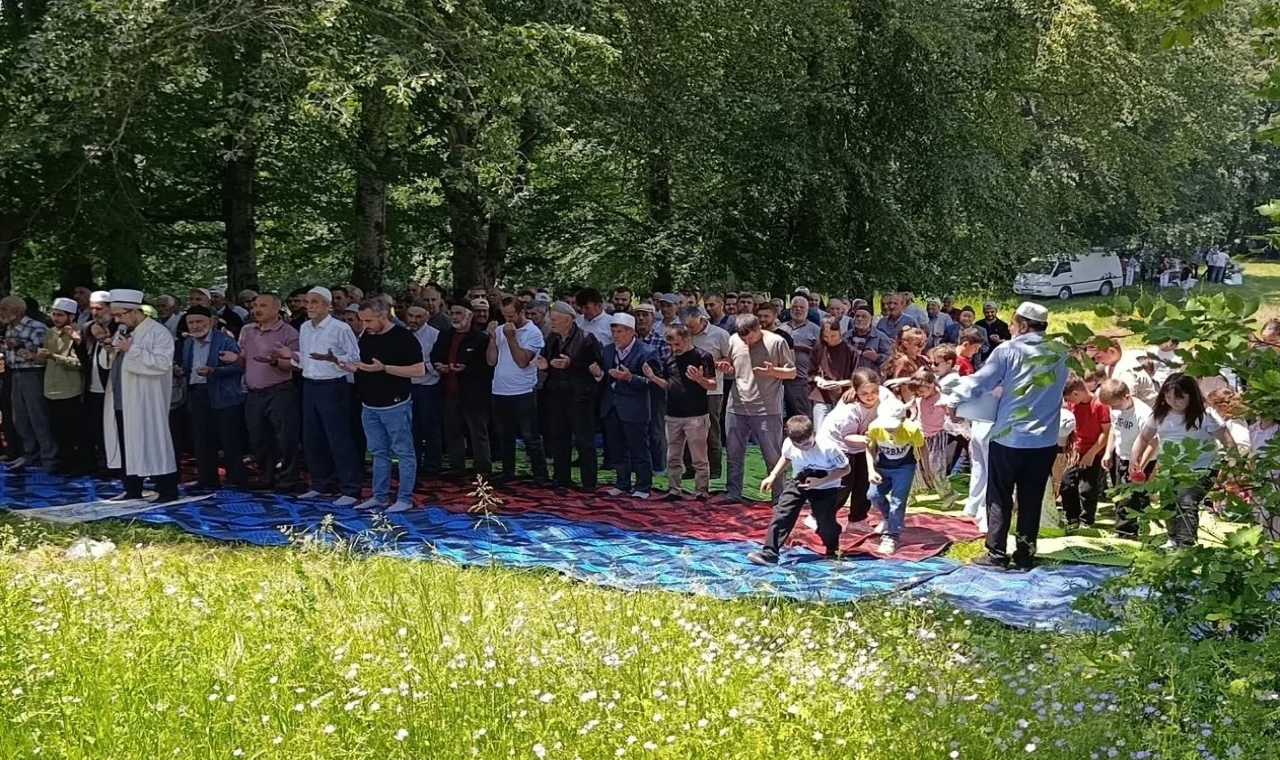 Bu köyde her yıl yağmur ve şükür duası yapılıyor