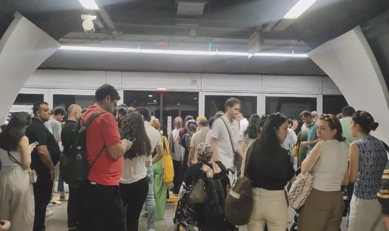 Vah İstanbul vahh... Tünelde yürümek zorunda kaldılar