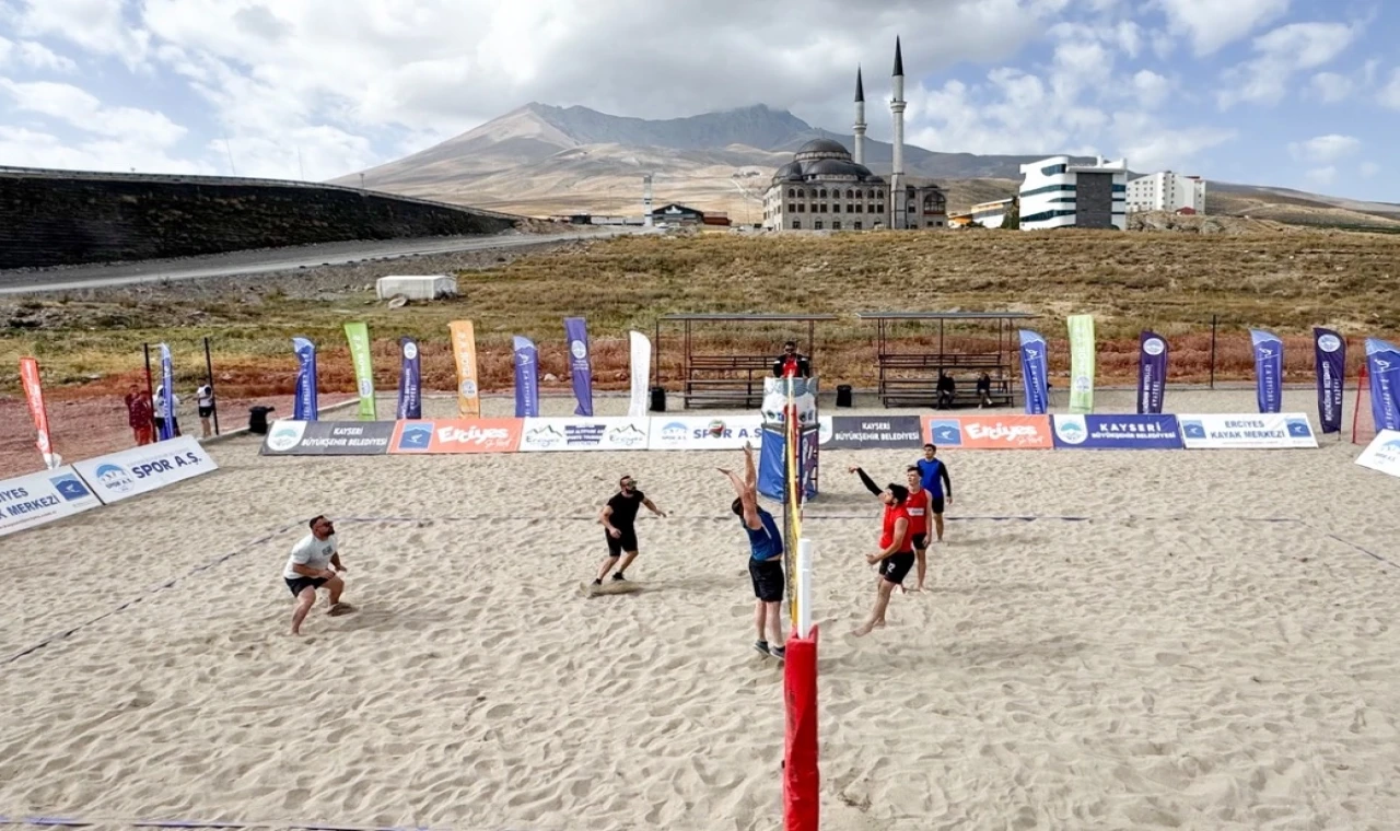 Voleybol tutkunları Kayseri Erciyes’te buluşacak