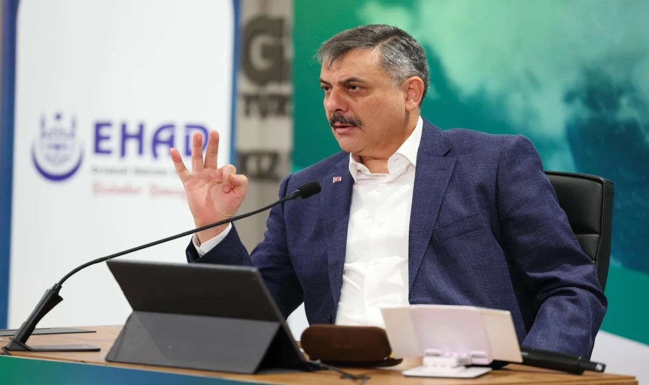 Bakan Çiftçi, hafızlarla İhya ve İnşa Kampında buluştu