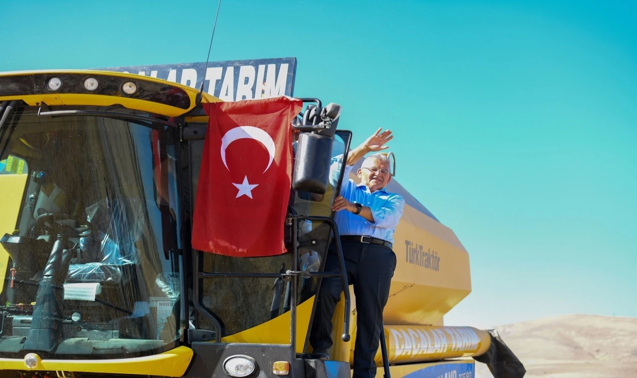Kayseri Büyükşehir’in tohum desteği hasatta yüz güldürdü