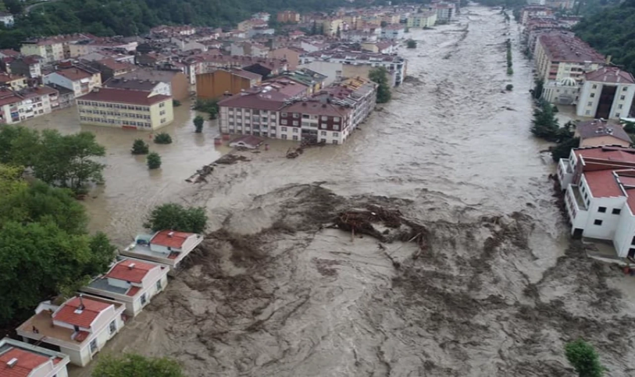 Uzmandan sel sonrası temizlik uyarısı: Önce güvenliği sağlayın