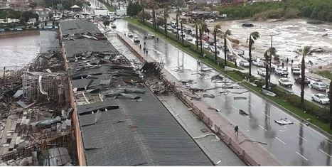 Antalya'da Bir Hortum Daha! Yaralılar Var