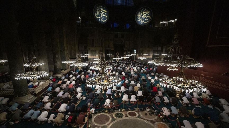 Ayasofya-i Kebir Cami-i Şerifi'nde ilk sabah namazı kılındı