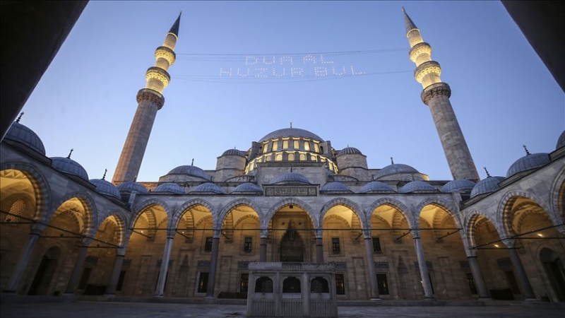 Cuma namazı için camilerde hazırlıklar tamamlandı