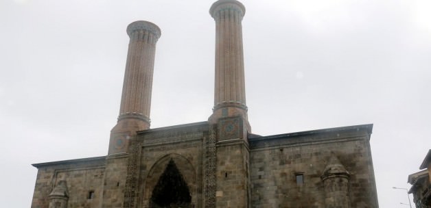 Çifte Minareli Medrese'de 64 yeni Allah lafzı