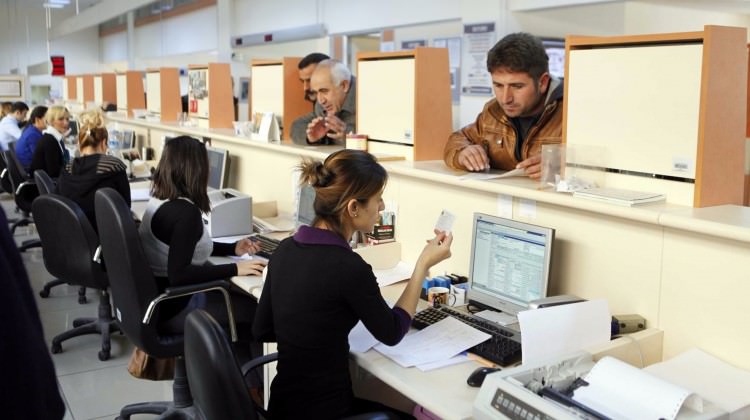 Dikkat! Memura karne geliyor