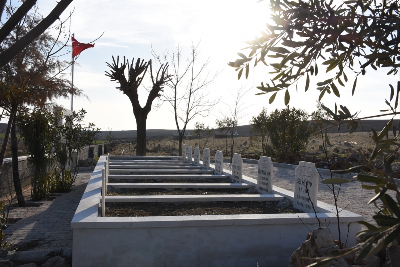 Teröristlerce katledilenlerin mezarlığı şehitlik oldu