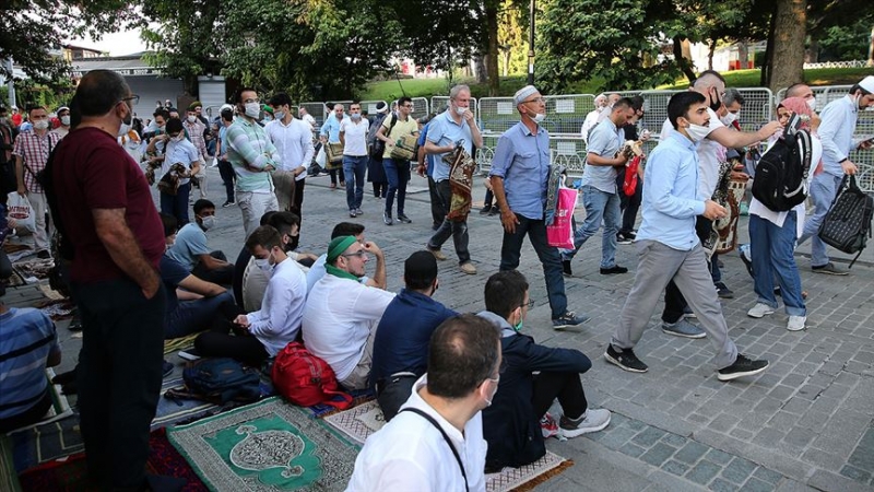 Vatandaşlar, sabah namazında Ayasofya-i Kebir Cami-i Şerifi'ne akın etti