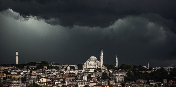 Meteoroloji'den Kritik Uyarı: İstanbul'da Beklenen Yağış Başladı!