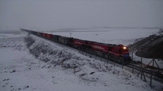 Türkiye'den Çin'e gidecek ilk blok ihracat treni Kars'tan Gürcistan'a uğurlandı