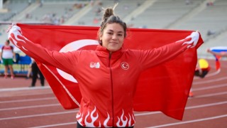 Milli atlet Özlem Becerek rekorunu güncelledi
