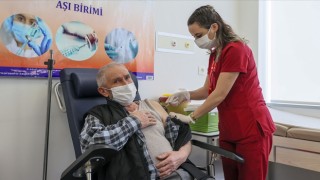 Türkiye'de Kovid-19'la mücadele kapsamında aşılananların sayısı 2 milyonu aştı