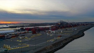 Üç kıtanın ortasındaki Türkiye lojistik açıdan öne çıkıyor